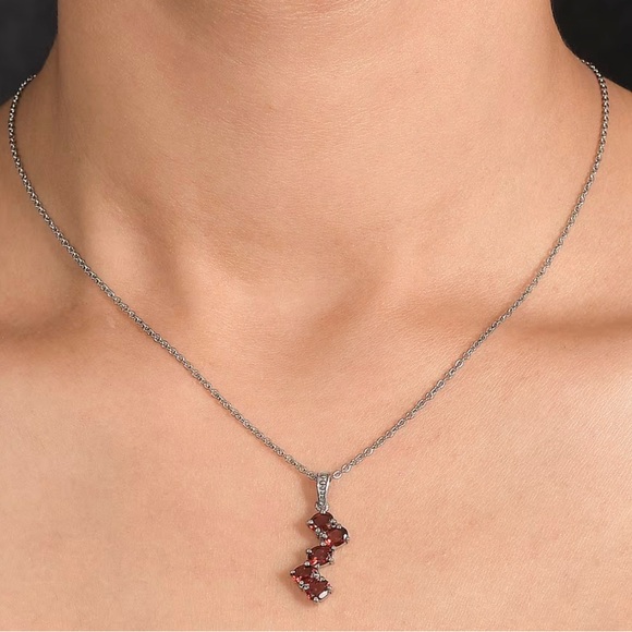 Gorgeous Mozambique Garnet Pendant Necklace - Picture 2 of 7